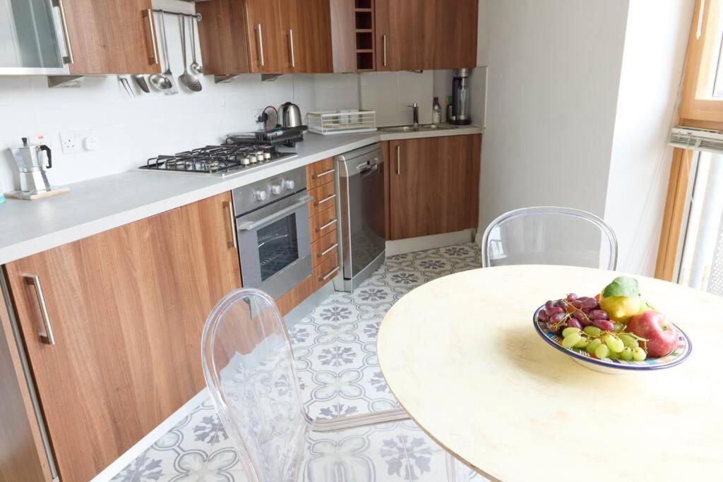 Broadway Market Live Apartment London